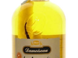 Rum Damoiseau Les Arrangés con aromi di frutta tropicale.