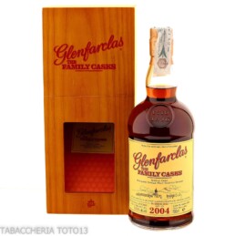 Bottiglia di Glenfarclas 2004 con confezione in legno, whisky di famiglia.