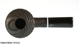 Pipa da tabacco artigianale in legno con design unico e dettagli curati.